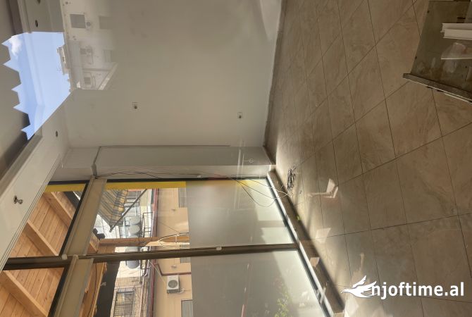 Jepet Lokal ose ambient per zyre me qera zona 21 dhjetorit 