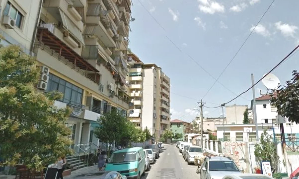 Shtepi me qera Apartament ne Tirane, Garsoniere, Mobilimi Pjeserisht e mobiluar, Pagesa 35,000  Leke.