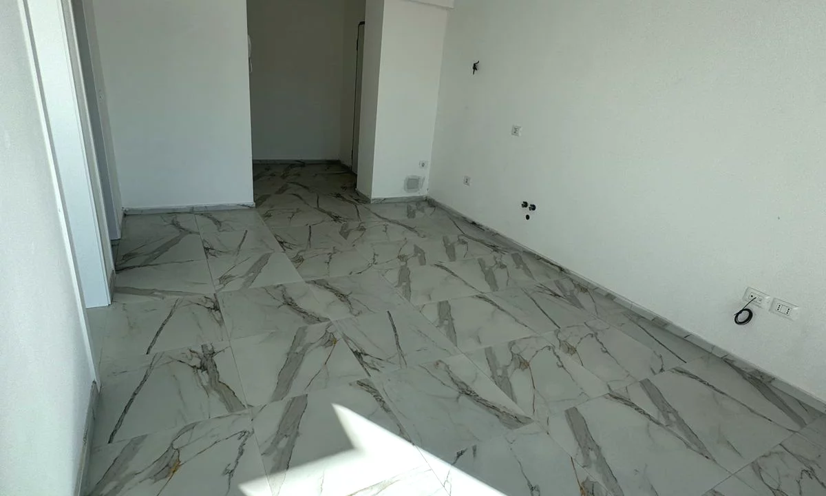 Jepet  me Qera Ambiemt Biznesi 1+1 Tek Rruga Dritan Hoxha, prane Zogut te Zi