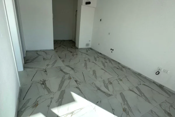 Ambient biznesi me qera 3+1 ne Tirane - 45,000 Leke