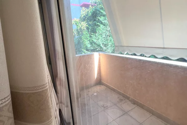 Shtepi me qera Apartament ne Tirane, 2+1, Mobilimi Pjeserisht e mobiluar, Pagesa 800  Euro.