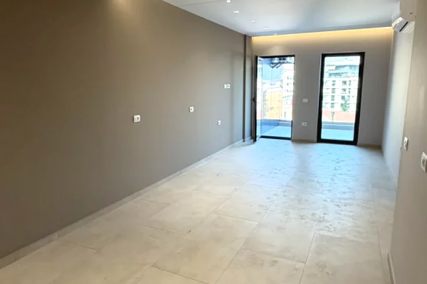 Ambient biznesi me qera 3+1 ne Tirane - 5,000 Euro