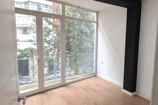 Ambient biznesi me qera 3+1 ne Tirane - 700 Euro