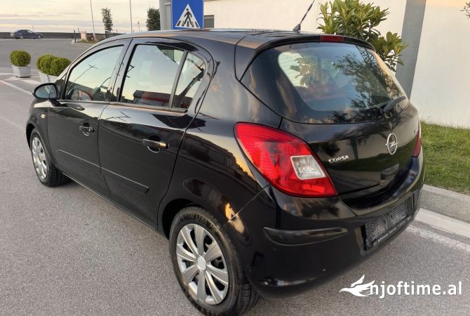 Auto in Vendita a Durazzo, Opel, 2007 Diesel,Kambio Manual Pagamento 2,900  Euro.