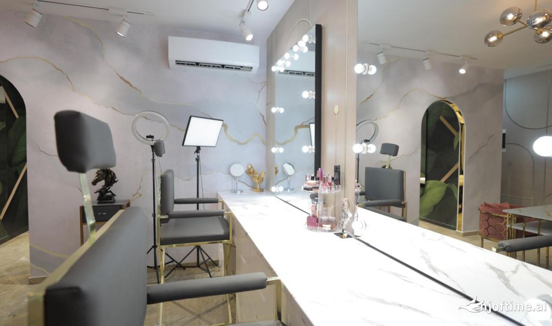 Shitet Biznesi Parukeri prane Toptanit, Qender !