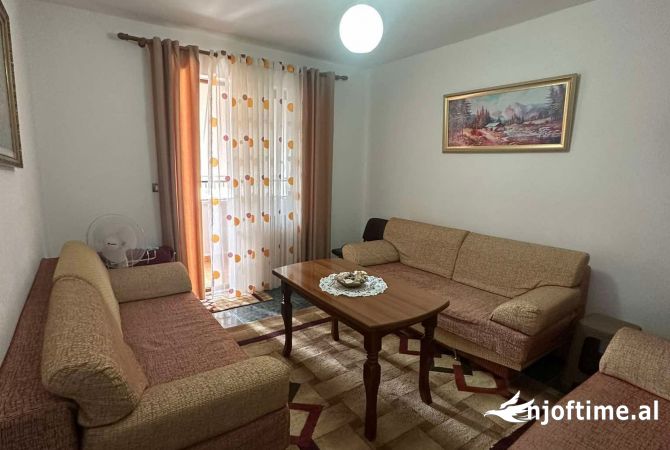 Shtepi ne shitje Apartament ne Berat, 2+1, Mobilimi E mobiluar, Pagesa 60,000  Euro.