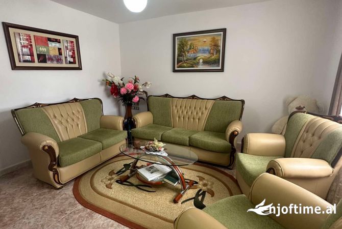 Shtepi ne shitje Apartament ne Berat, 2+1, Mobilimi E mobiluar, Pagesa 60,000  Euro.