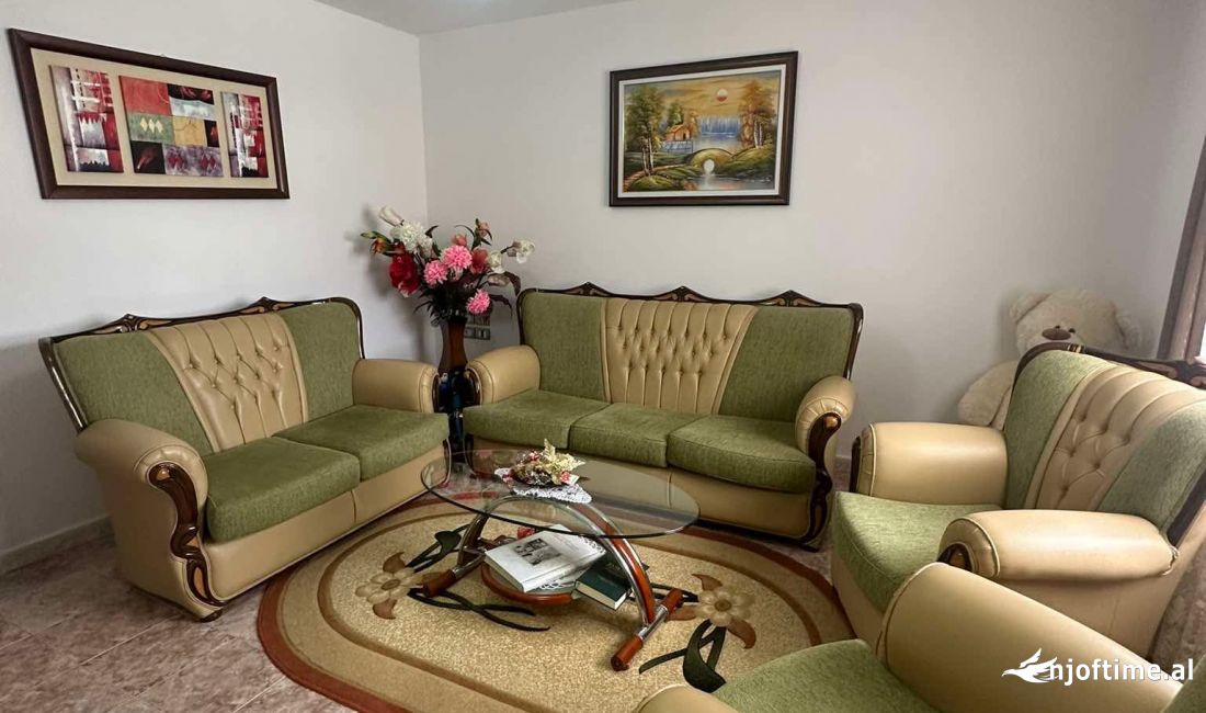 Shtepi ne shitje Apartament ne Berat, 2+1, Mobilimi E mobiluar, Pagesa 60,000  Euro.