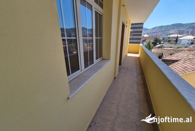 ❗Okazion.❗ Shitet kati 4 i viles tek Komuna e Parisit! Çmimi 260,000 euro