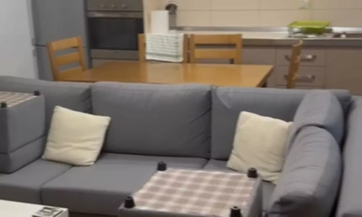 Shtepi ne shitje Apartament ne Tirane, 2+1, Mobilimi E mobiluar, Pagesa 170,000  Euro.