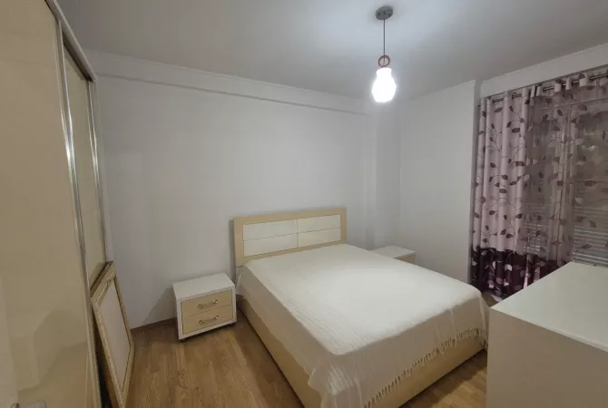 Shtepi ne shitje Apartament ne Tirane, 2+1, Mobilimi E mobiluar, Pagesa 170,000  Euro.