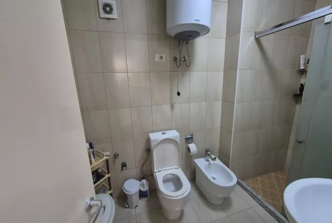 Shtepi ne shitje Apartament ne Tirane, 2+1, Mobilimi E mobiluar, Pagesa 170,000  Euro.