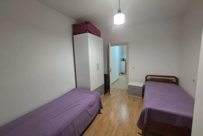 Shtepi ne shitje Apartament ne Tirane, 2+1, Mobilimi E mobiluar, Pagesa 170,000  Euro.