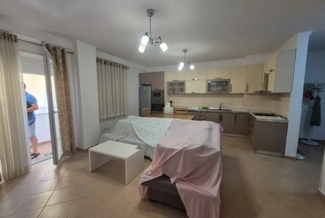 Shtepi ne shitje Apartament ne Tirane, 2+1, Mobilimi E mobiluar, Pagesa 170,000  Euro.
