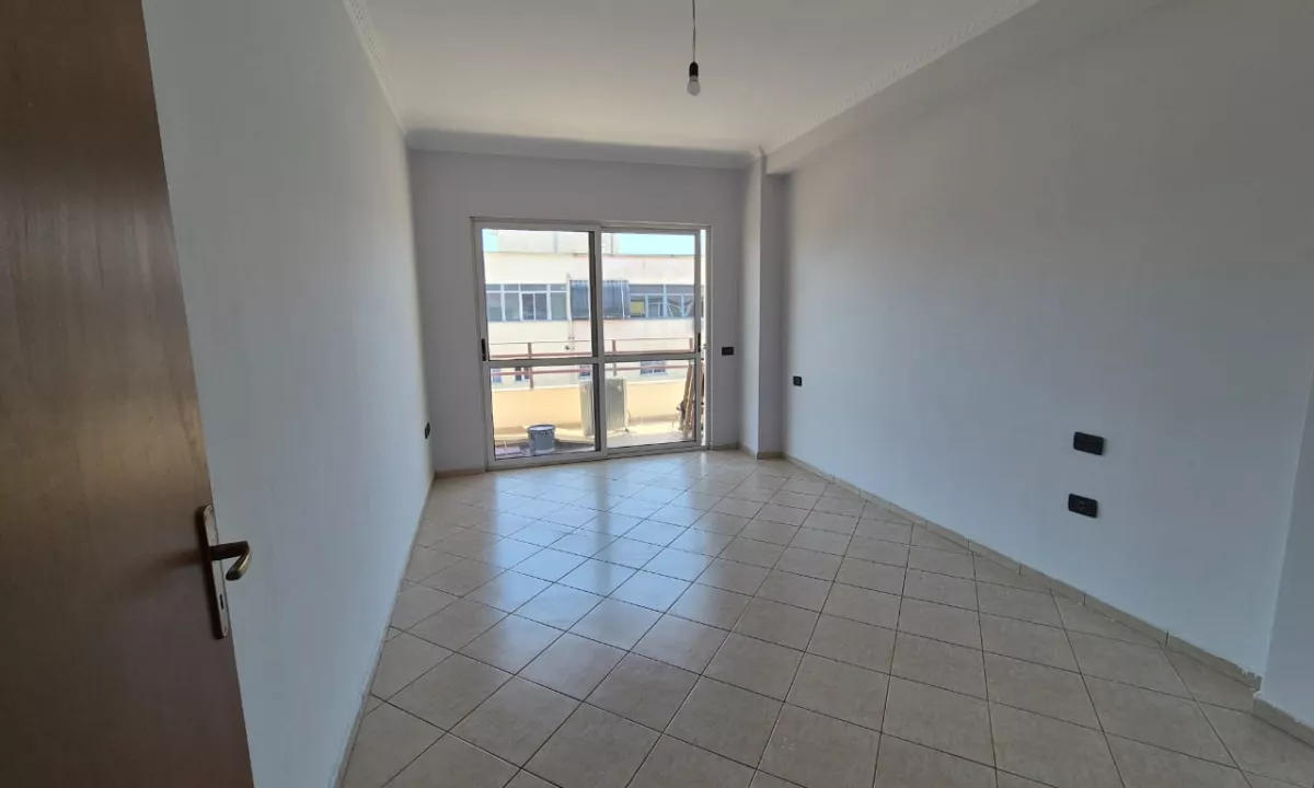 Shtepi ne shitje Apartament ne Tirane, 2+1, Mobilimi Bosh, pa mobiluar, Pagesa 128,000  Euro.