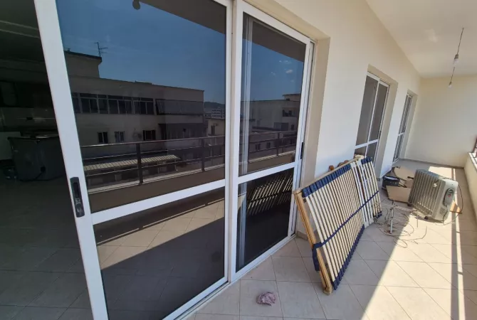 Shtepi ne shitje Apartament ne Tirane, 2+1, Mobilimi Bosh, pa mobiluar, Pagesa 128,000  Euro.