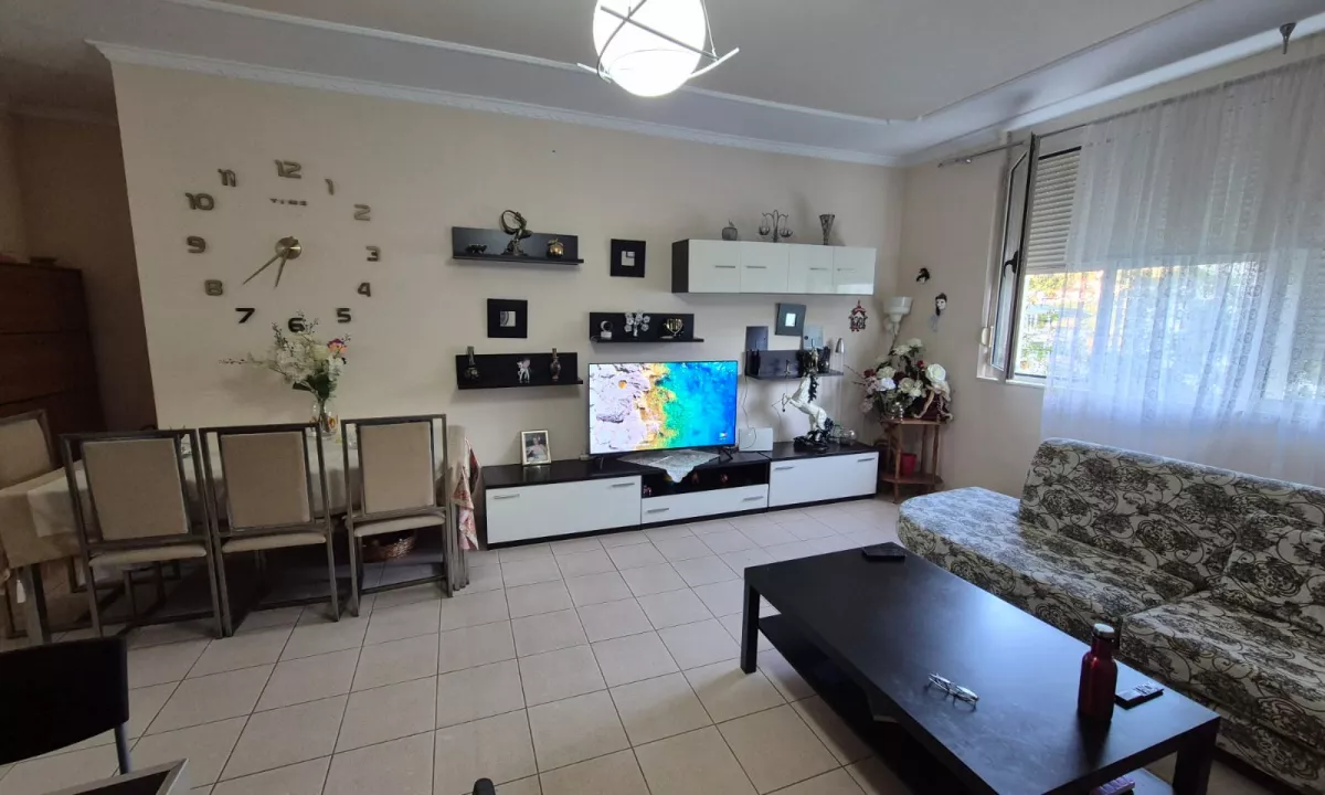 Shtepi ne shitje Apartament ne Tirane, 2+1, Mobilimi E mobiluar, Pagesa 240,000  Euro.