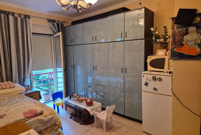 Shtepi ne shitje Apartament ne Tirane, 2+1, Mobilimi E mobiluar, Pagesa 240,000  Euro.