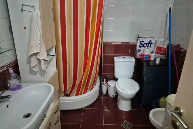 Shtepi ne shitje Apartament ne Tirane, 2+1, Mobilimi E mobiluar, Pagesa 240,000  Euro.
