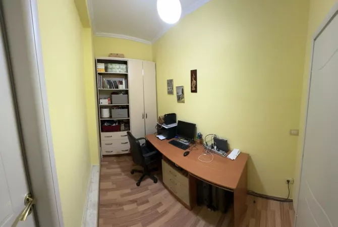 Shtepi ne shitje Apartament ne Tirane, 3+1, Mobilimi E mobiluar, Pagesa 239,400  Euro.