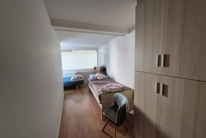 Shtepi ne shitje Apartament ne Tirane, 2+1, Mobilimi E mobiluar, Pagesa 165,000  Euro.