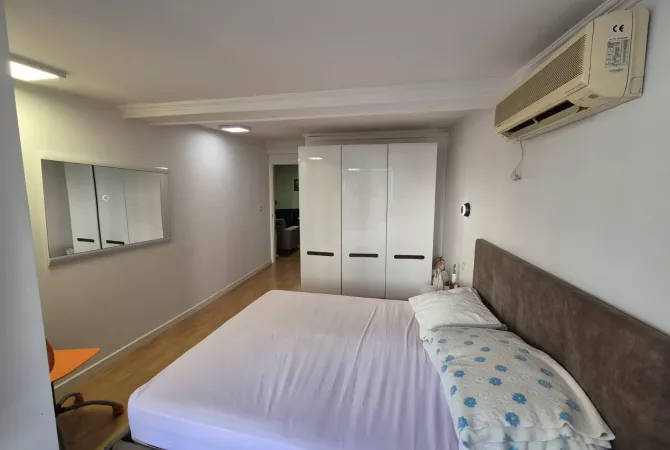 Shtepi ne shitje Apartament ne Tirane, 2+1, Mobilimi E mobiluar, Pagesa 165,000  Euro.