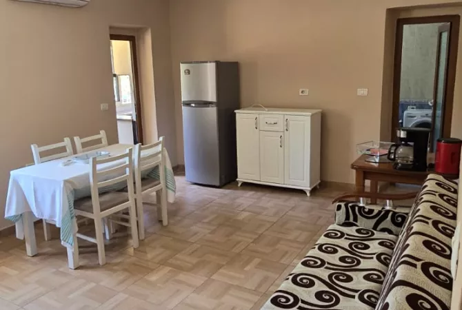 Shtepi ne shitje Apartament ne Tirane, 2+1, Mobilimi E mobiluar, Pagesa 195,000  Euro.