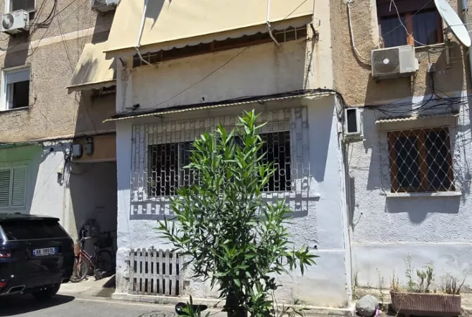 Shtepi ne shitje Apartament ne Tirane, 2+1, Mobilimi E mobiluar, Pagesa 195,000  Euro.