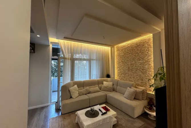 Shtepi ne shitje Apartament ne Tirane, 3+1, Mobilimi E mobiluar, Pagesa 360,000  Euro.