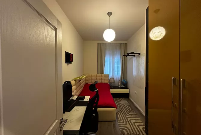 Shtepi ne shitje Apartament ne Tirane, 3+1, Mobilimi E mobiluar, Pagesa 360,000  Euro.