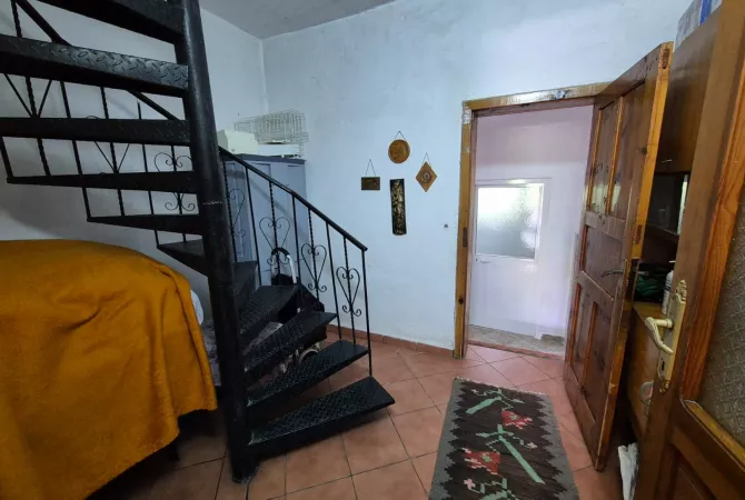 Shtepi ne shitje Shtepi Private ne Tirane, 4+1, Mobilimi E mobiluar, Pagesa 235,000  Euro.