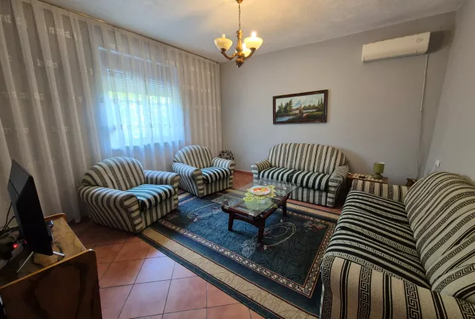 Shtepi ne shitje Shtepi Private ne Tirane, 4+1, Mobilimi E mobiluar, Pagesa 235,000  Euro.