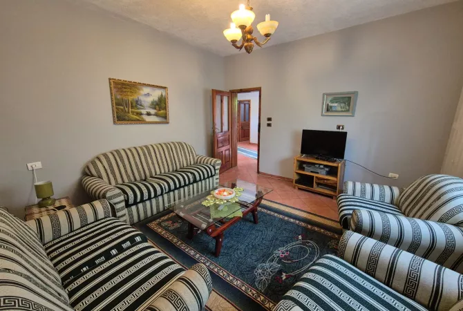 Shtepi ne shitje Shtepi Private ne Tirane, 4+1, Mobilimi E mobiluar, Pagesa 235,000  Euro.