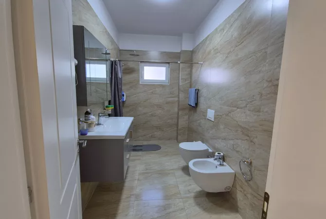 Shtepi ne shitje Shtepi Private ne Tirane, 4+1, Mobilimi Pjeserisht e mobiluar, Pagesa 485,000  Euro.