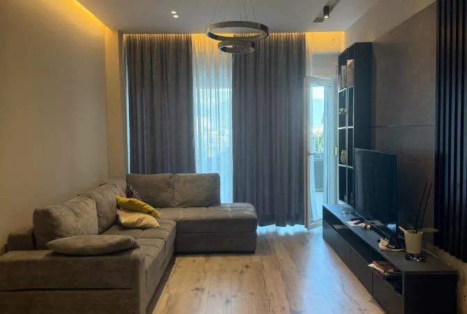 Shtepi ne shitje Vila Luksoze ne Tirane, 4+1, Mobilimi E mobiluar, Pagesa 350,000  Euro.