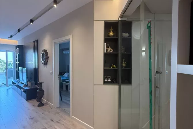 Shtepi ne shitje Vila Luksoze ne Tirane, 4+1, Mobilimi E mobiluar, Pagesa 350,000  Euro.