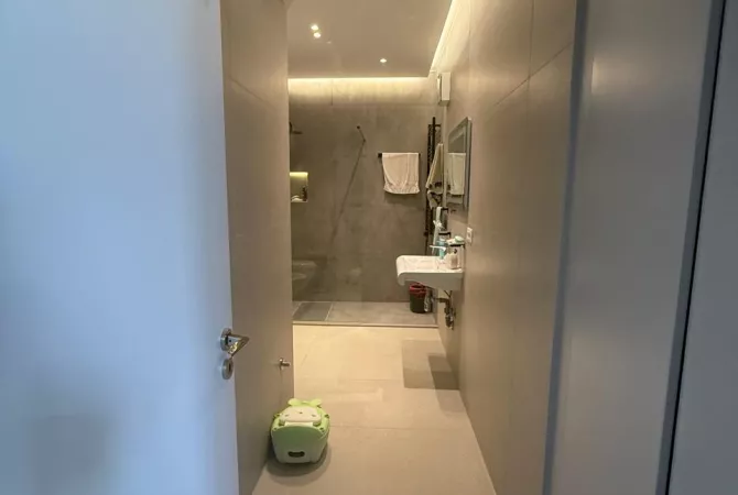 Shtepi ne shitje Vila Luksoze ne Tirane, 4+1, Mobilimi E mobiluar, Pagesa 350,000  Euro.