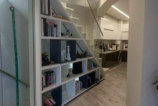 Shtepi ne shitje Vila Luksoze ne Tirane, 4+1, Mobilimi E mobiluar, Pagesa 350,000  Euro.