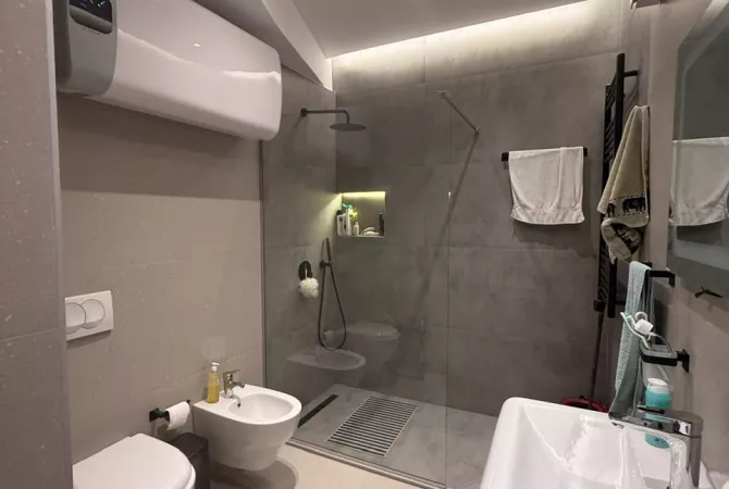 Shtepi ne shitje Vila Luksoze ne Tirane, 4+1, Mobilimi E mobiluar, Pagesa 350,000  Euro.