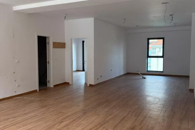 Business Property for Rent 4+1 in Tirana - 3,000 Euro