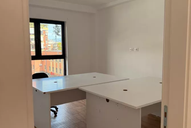 Jepen me qira 2 dublekse per zyra tek Tirana Garden Building!