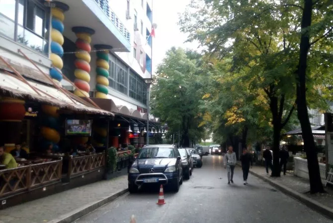 Shitet apartament 1+1 tek Rruga e Sales!