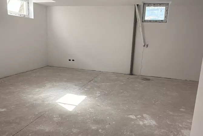 Shtepi ne shitje Vila Luksoze ne Tirane, 6+1, Mobilimi Bosh, pa mobiluar, Pagesa 850,000  Euro.