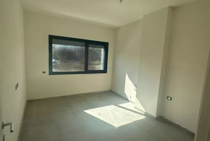 Shtepi ne shitje Apartament ne Tirane, 2+1, Mobilimi Bosh, pa mobiluar, Pagesa 230,000  Euro.