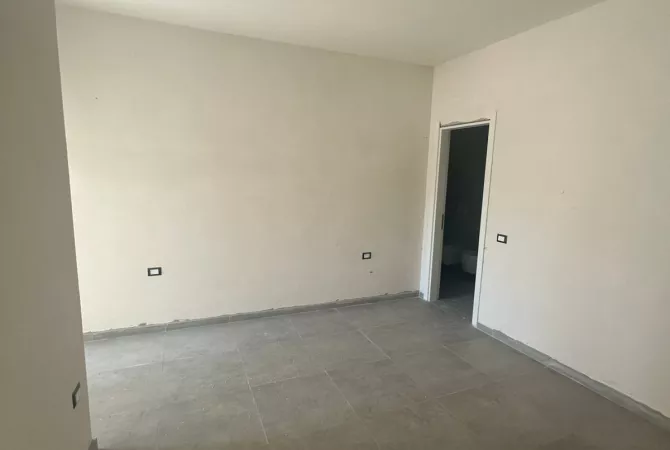 Shtepi ne shitje Apartament ne Tirane, 2+1, Mobilimi Bosh, pa mobiluar, Pagesa 230,000  Euro.