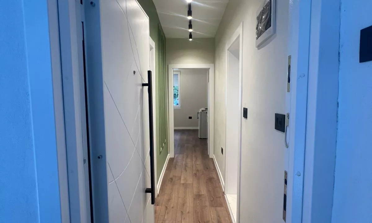 Shtepi ne shitje Apartament ne Tirane, 1+1, Mobilimi E mobiluar, Pagesa 105,000  Euro.