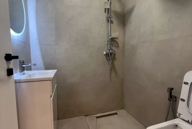 Shtepi ne shitje Apartament ne Tirane, 1+1, Mobilimi E mobiluar, Pagesa 105,000  Euro.