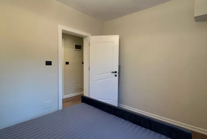 Shtepi ne shitje Apartament ne Tirane, 1+1, Mobilimi E mobiluar, Pagesa 105,000  Euro.