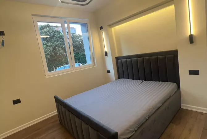 Shtepi ne shitje Apartament ne Tirane, 1+1, Mobilimi E mobiluar, Pagesa 105,000  Euro.