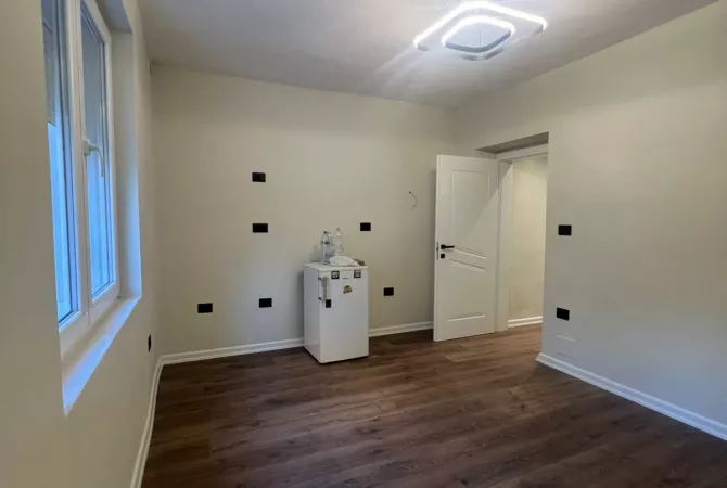 Shtepi ne shitje Apartament ne Tirane, 1+1, Mobilimi E mobiluar, Pagesa 105,000  Euro.